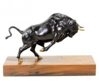 Limited Bronze Bull - Sculpture on old Ship’s Plank - Martin Klein Statue Limited Bronze Bull - Sculpture on old Ship’s Plank - Martin Klein Statue
