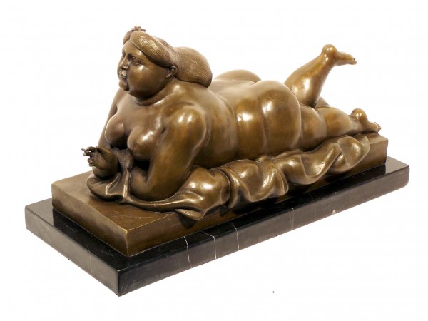 Modern Art Statue - XXL Smoking Woman - Fernando Botero