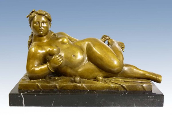 Bronze Statue - Reclining woman with Apples - Fernando Botero