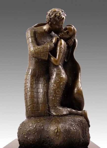 Georgeous bronze sculpture - The Kiss - inspired by G. Klimt